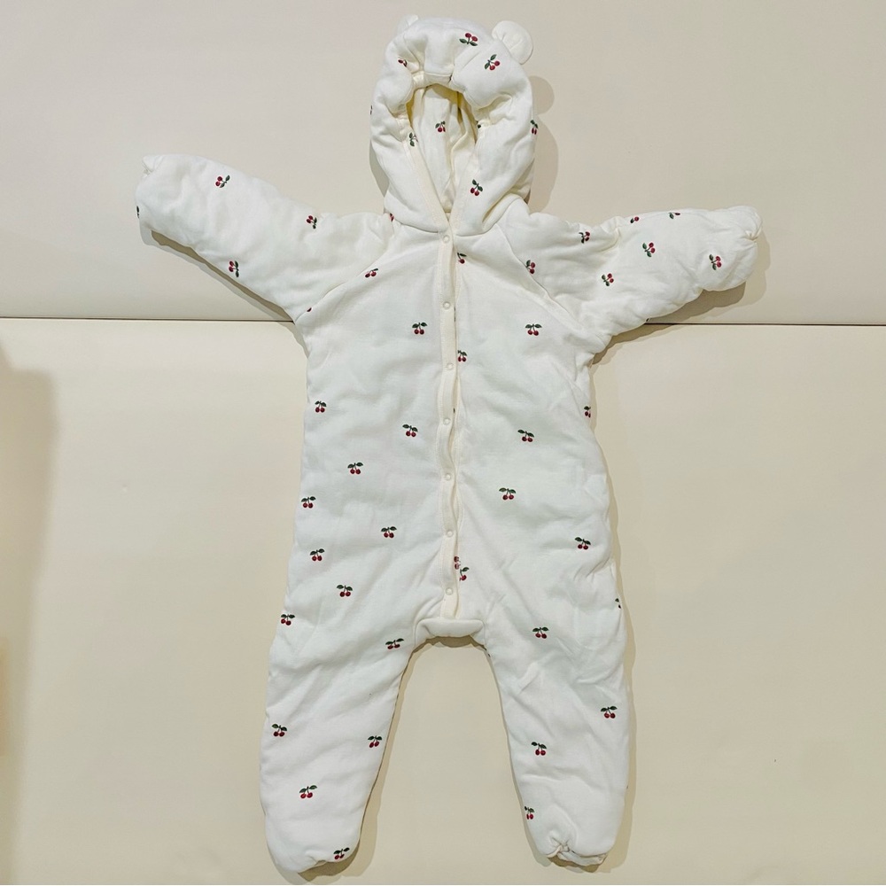 Konges Sløjd Organic Cotton Padded Baby Onesie – Cherry Print